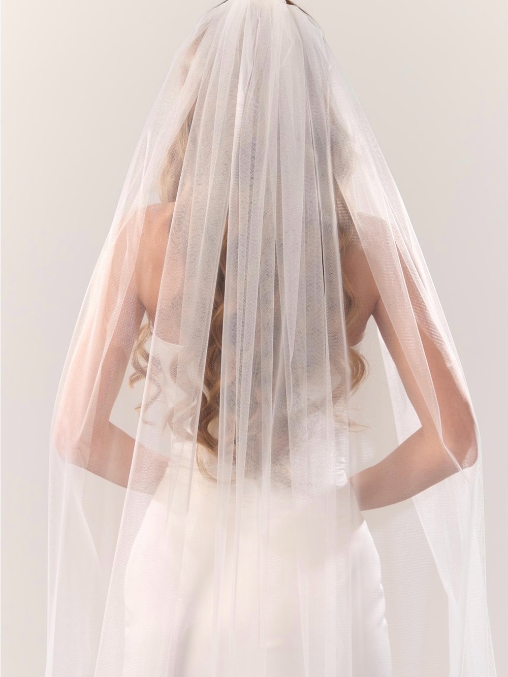 Cathedral Veil in pure white